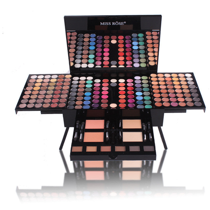 MAKE-UP SETS AND PALETTES